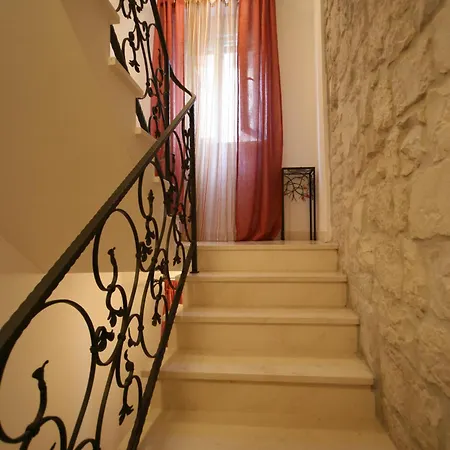 スヴェティ ペタル トロギール