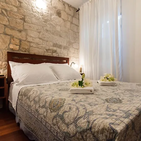 スヴェティ ペタル トロギール