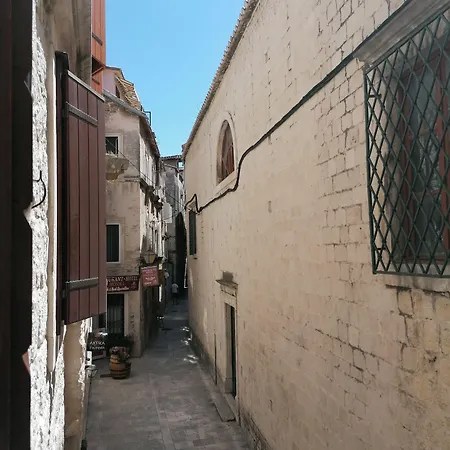 Sv. Petar * تروغير